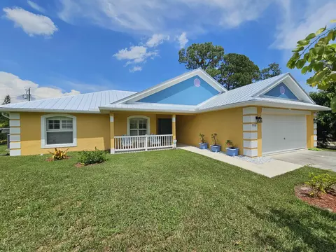 7908 Westmont Dr, Fort Pierce, FL 34951