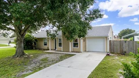 542 SW Dwight Ave, Port Saint Lucie, FL 34983