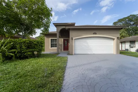 2141 NW 2nd St, Pompano Beach, FL 33069