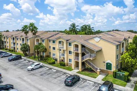 2600 S University Dr #215, Davie, FL 33328