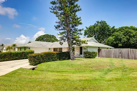 2297 SE Trillo St, Port Saint Lucie, FL 34952