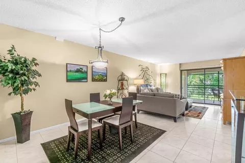 5380 Cedar Lake Dr #305, Boynton Beach, FL 33437