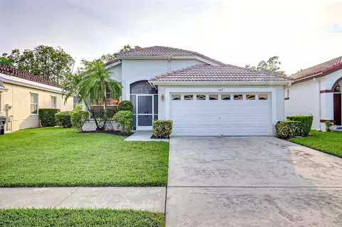 662 Lake Wellington Dr, Wellington, FL 33414