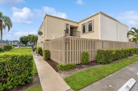 1590 Shaker Cir, Wellington, FL 33414