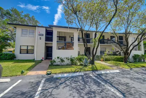 5765 Spindle Palm Ct #E, Delray Beach, FL 33484
