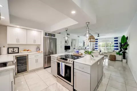 120 Lehane Ter #215, North Palm Beach, FL 33408