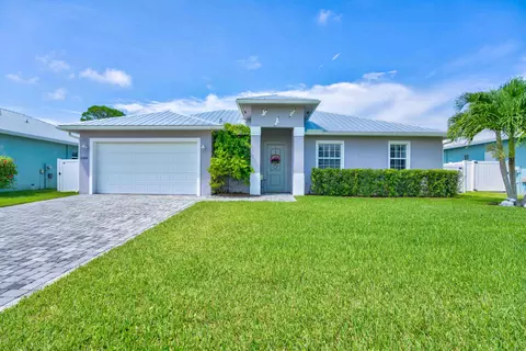 6207 SE Amethyst Ter, Hobe Sound, FL 33455