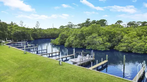 913 Riverwood Ln, Jupiter, FL 33458