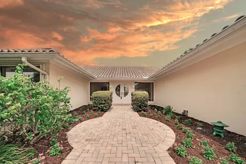 5979 Pinebrook Dr, Boca Raton, FL 33433