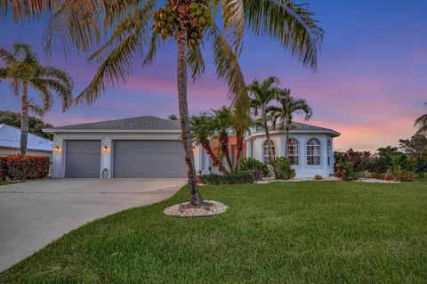 494 SW South Quick Cir, Port Saint Lucie, FL 34953