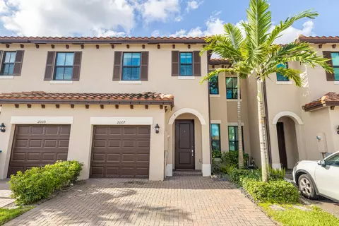 2007 Oysterwood Ln, Riviera Beach, FL 33410