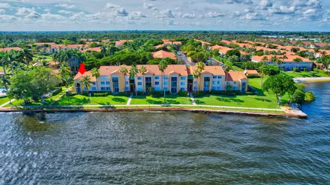 180 Yacht Club Way #212, Hypoluxo, FL 33462
