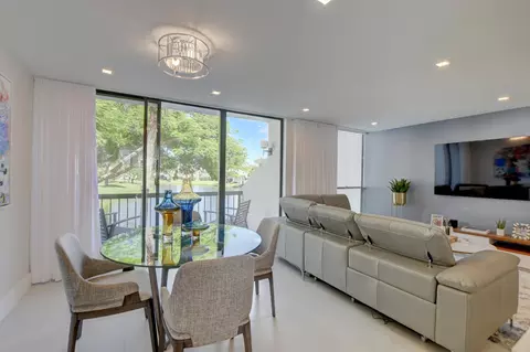 704 Bridgewood Dr, Boca Raton, FL 33434