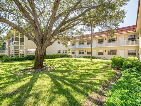 46 Woodland Dr #204, Vero Beach, FL 32962