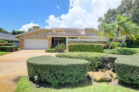 624 W Lakewoode Cir, Delray Beach, FL 33445