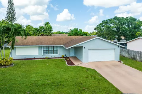 131 Raven Ct, Royal Palm Beach, FL 33411