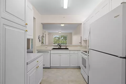 7715 Yardley Dr #310, Tamarac, FL 33321
