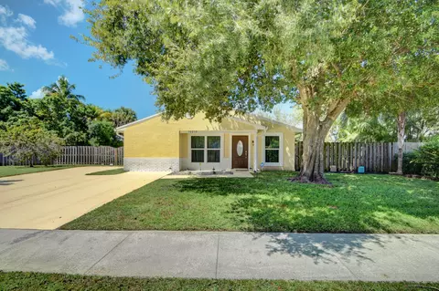 10215 Mikado Ln, Royal Palm Beach, FL 33411