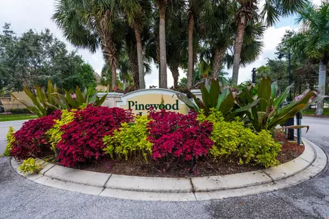 1163 Pinewood Lake Ct, Greenacres, FL 33415