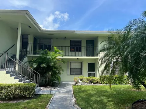 1601 Sabal Ridge Cir #16-F, Palm Beach Gardens, FL 33418