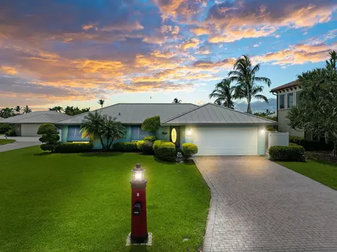 9222 SE Yardarm Ter, Hobe Sound, FL 33455