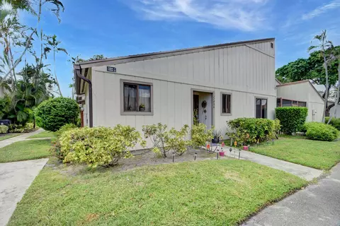 11896 Sturbridge Ln, Wellington, FL 33414