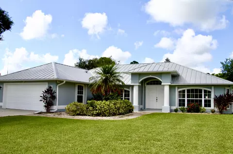 4105 Smokey Pines Ct, Fort Pierce, FL 34951