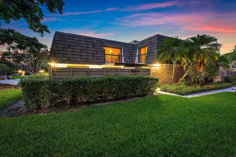 1001 10th Ter, Palm Beach Gardens, FL 33418