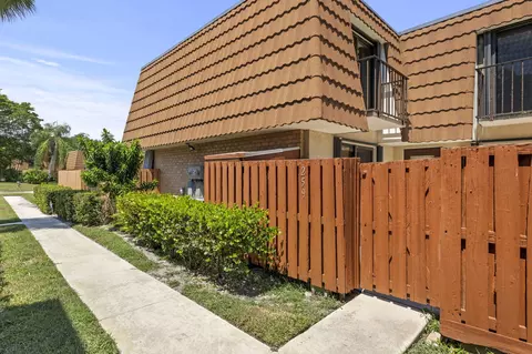 259 Charter Way, West Palm Beach, FL 33407