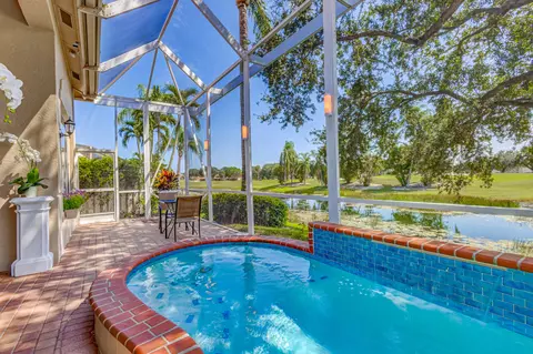 98 Monterey Pointe Dr, Palm Beach Gardens, FL 33418