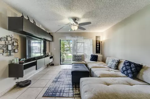 37 Seville Cir # 1-50, Davie, FL 33324