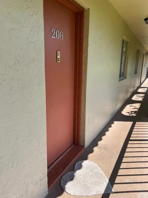 6094 Forest Hill Blvd #208, West Palm Beach, FL 33415