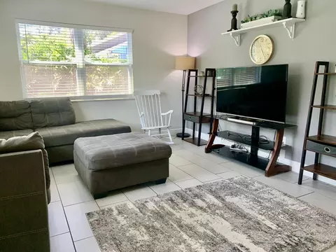 1645 22nd Ave SW, Vero Beach, FL 32962