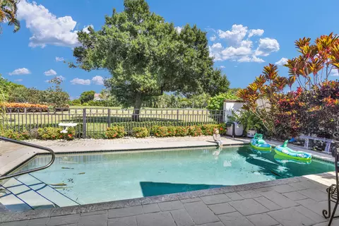 5898 NW 21st Ave, Boca Raton, FL 33496