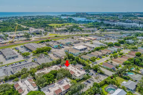 150 Pineview Rd #L5, Jupiter, FL 33469