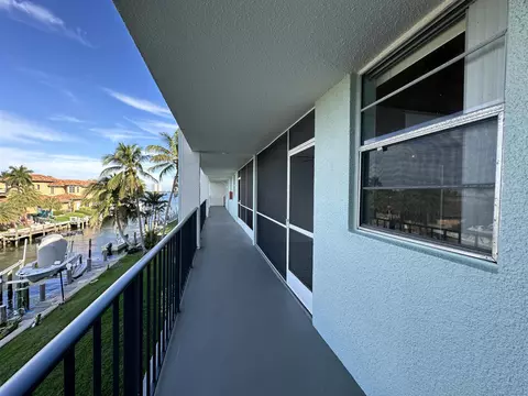 109 Paradise Harbour Blvd #312, North Palm Beach, FL 33408