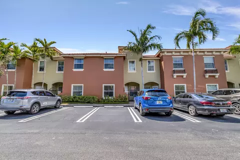 306 Lake Monterey Cir, Boynton Beach, FL 33426