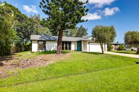631 NE Helicon Ln, Port Saint Lucie, FL 34983