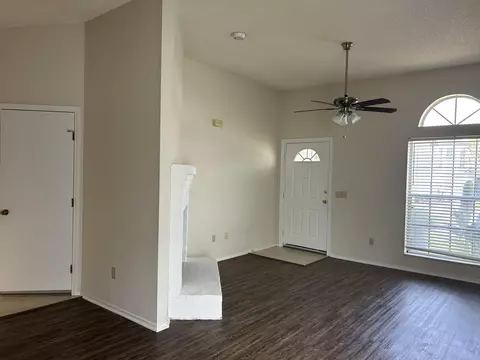 605 E Staffordshire Dr, Jacksonville, FL 32225