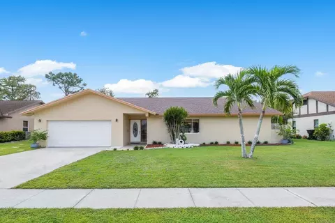 828 Silverbell Ln, Wellington, FL 33414