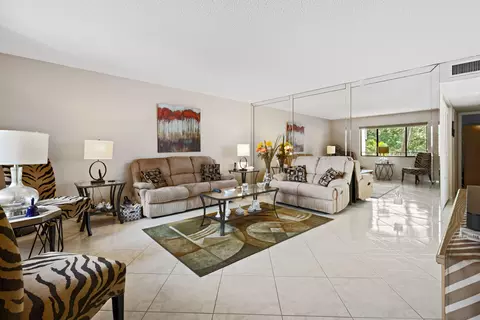 15109 Ashland Dr #330, Delray Beach, FL 33484