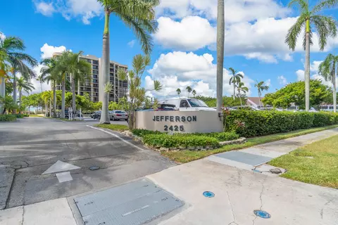 2425 Presidential Way #304, West Palm Beach, FL 33401