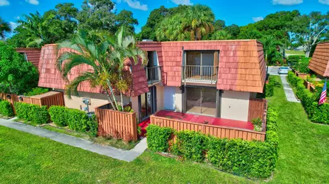 738 Buttonwood Ln, Boynton Beach, FL 33436