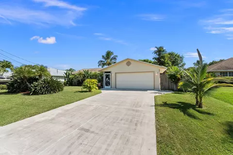 484 SE Nome Dr, Port Saint Lucie, FL 34984