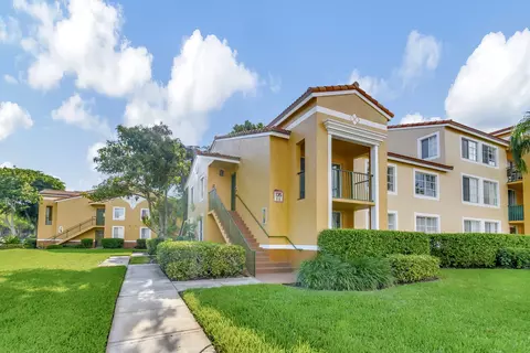 135 Yacht Club Way #201, Hypoluxo, FL 33462