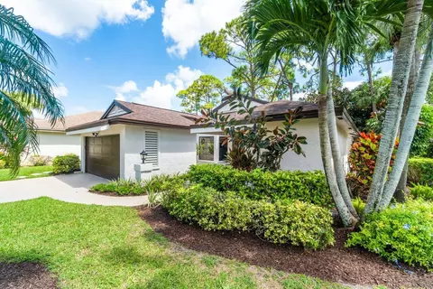 13296 Touchstone Ct, West Palm Beach, FL 33418