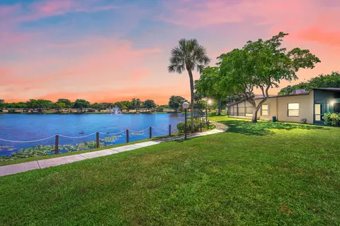 302 Cambridge Rd #2-35, Hollywood, FL 33024