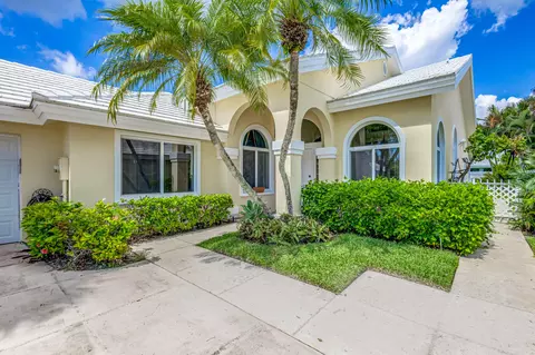 2725 White Wing Ln, West Palm Beach, FL 33409