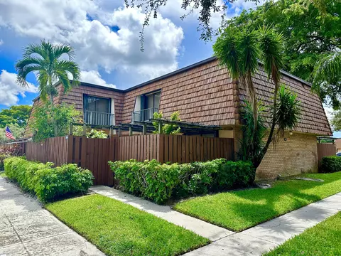 2903 29th Ln, Greenacres, FL 33463