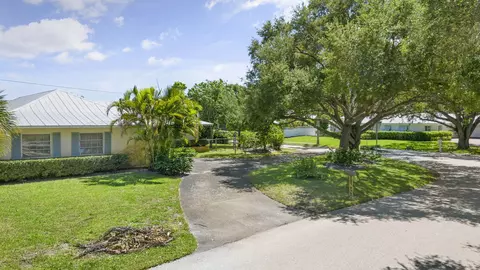 3 SE Club Cir, Tequesta, FL 33469